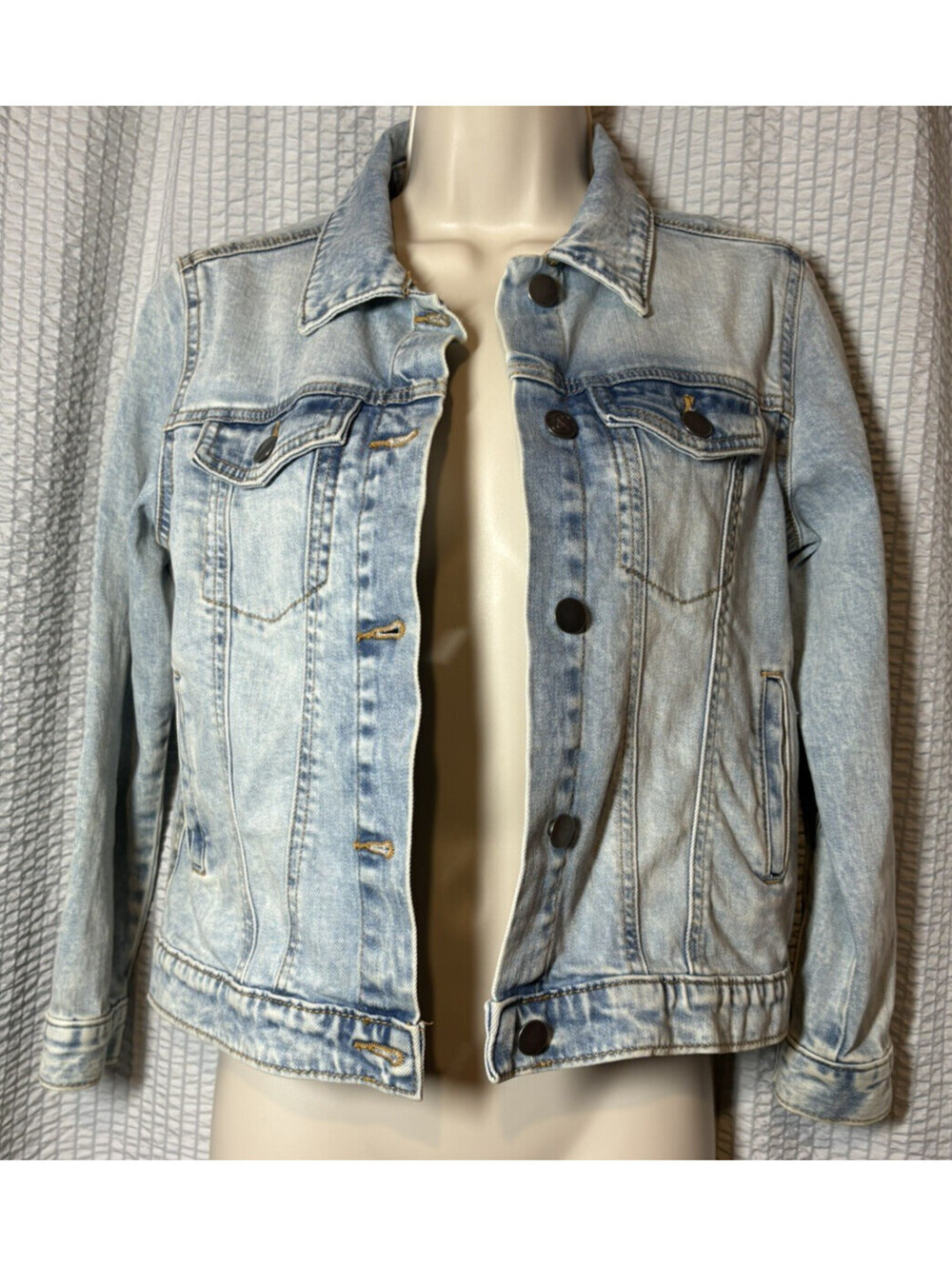 Treasure & Bond Light Wash Denim Jacket Size M (8/10) Smiley Face